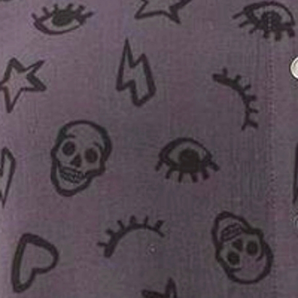 ❤️NWT VINTAGE TORRID BLOUSE - SKULL HEART BOLT PRINT - LIZZIE - BUTTON FRONT - Picture 2 of 15